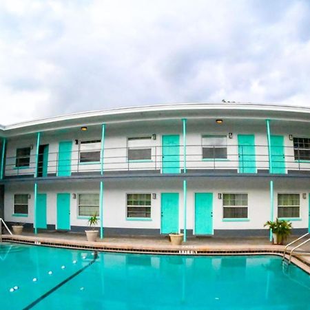 Uptown Inn & Suites St. Petersburg Luaran gambar