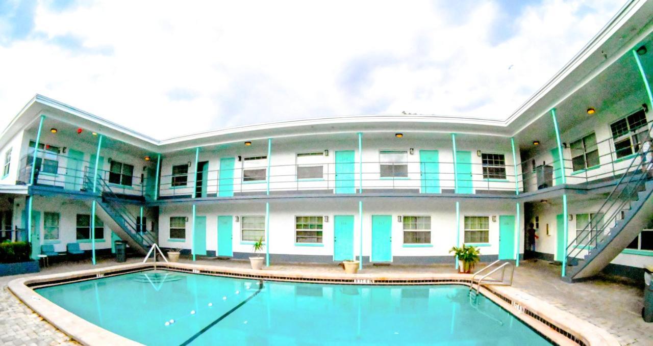 Uptown Inn & Suites St. Petersburg Luaran gambar
