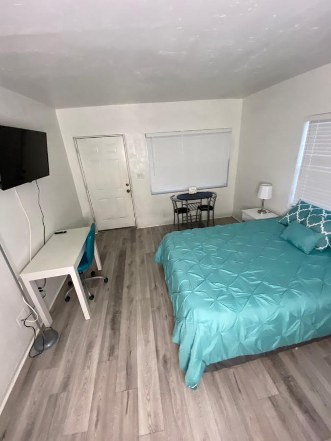 Uptown Inn & Suites St. Petersburg Luaran gambar