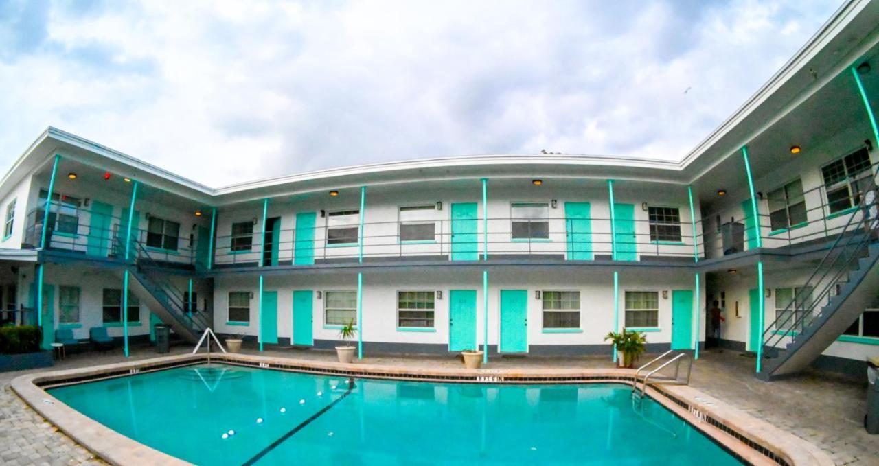 Uptown Inn & Suites St. Petersburg Luaran gambar